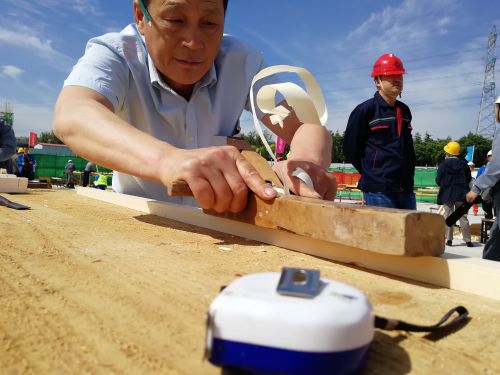 城陽(yáng)區舉辦建筑業(yè)職業(yè)技能大賽 比學(xué)趕幫超展工匠精神(圖1)