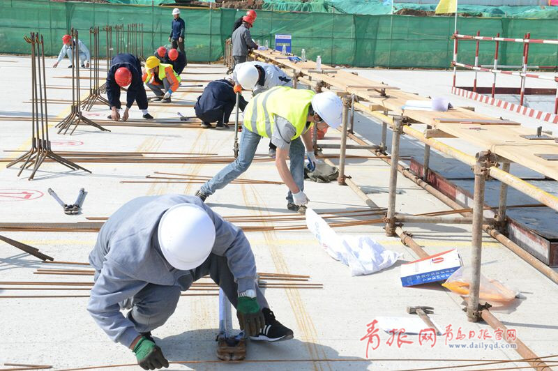 比速度拼質(zhì)量！青島農民工建筑技能大比拼(圖3)