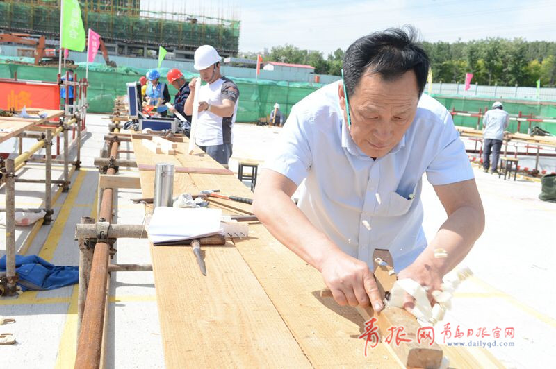 比速度拼質(zhì)量！青島農民工建筑技能大比拼(圖5)